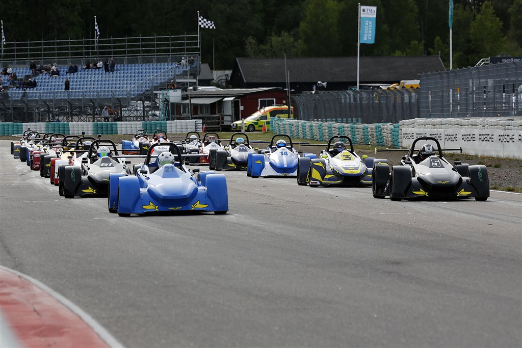 Tæt på 20 biler i startgridden, når Aquila Formel 1000 kører Gelleråsløbet
(Foto: Bengt-Åce Gustafsson)